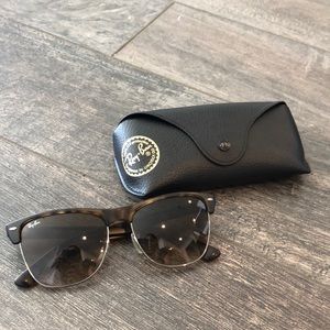 Brown/tortoise ray ban sunglasses case included
